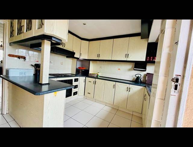 3 BEDROOM HOUSE FOR SALE IN LOTUS PARK